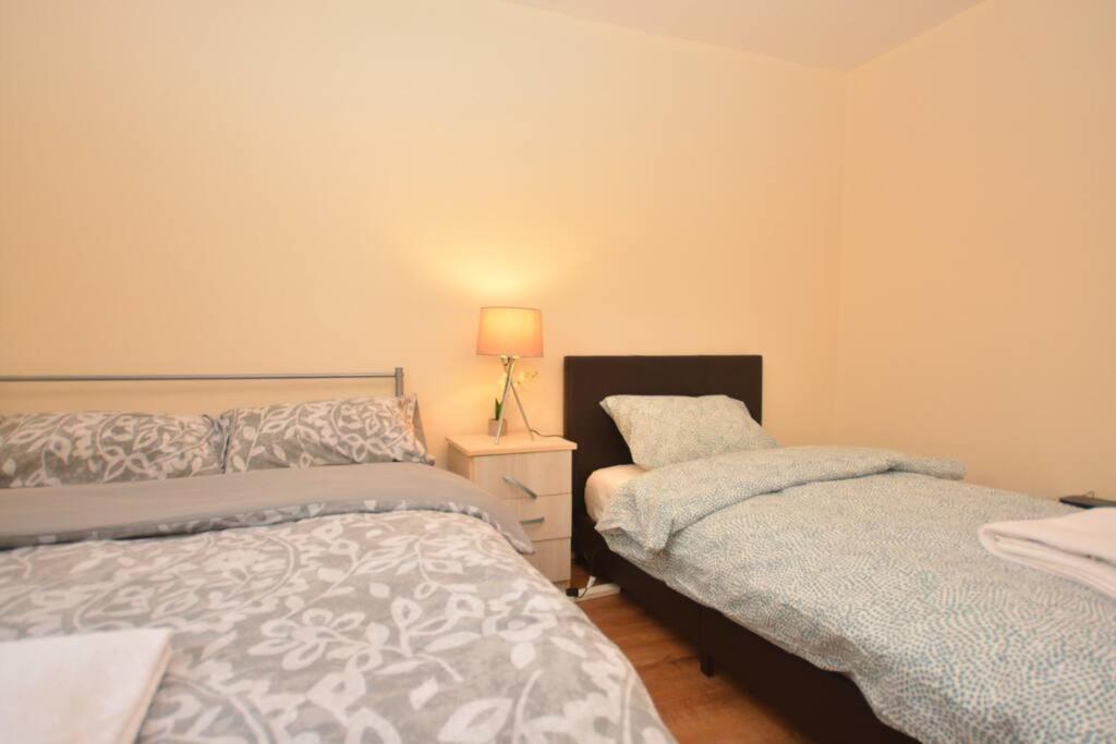 Spacious 2Bedroom Condo With Patio By Excel Centre Londyn Zewnętrze zdjęcie