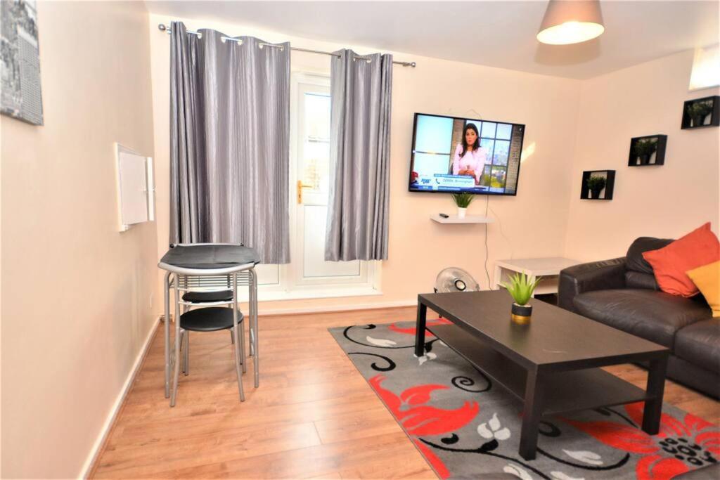 Spacious 2Bedroom Condo With Patio By Excel Centre Londyn Zewnętrze zdjęcie