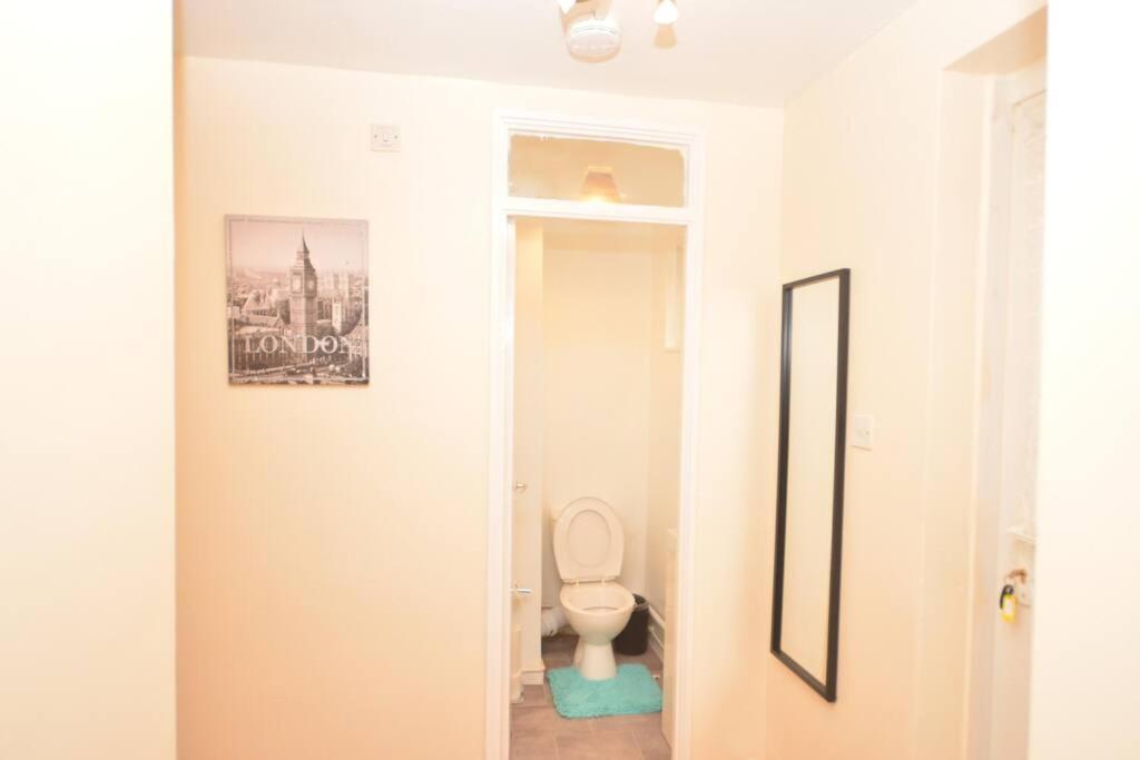 Spacious 2Bedroom Condo With Patio By Excel Centre Londyn Zewnętrze zdjęcie