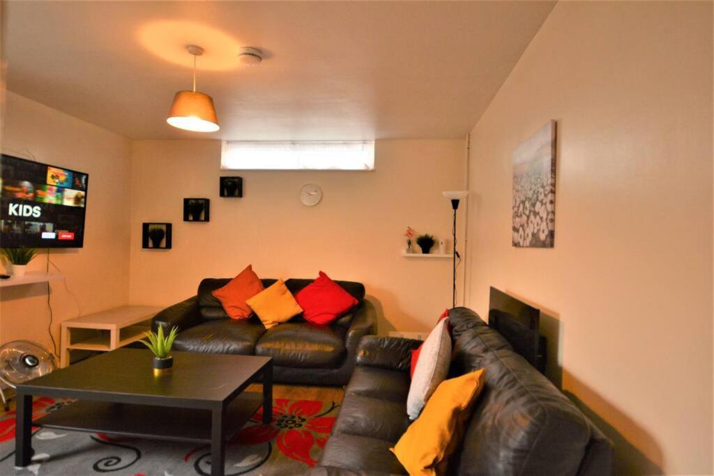Spacious 2Bedroom Condo With Patio By Excel Centre Londyn Zewnętrze zdjęcie